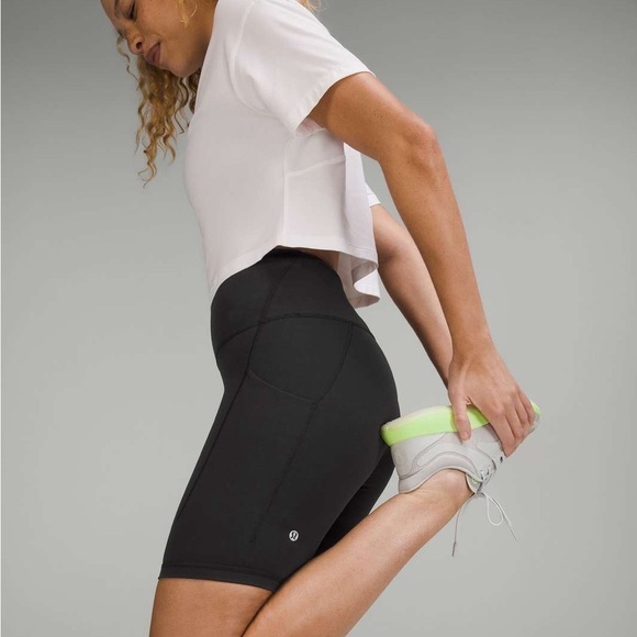 •Lululemon Wunder Train 8” HR short w/ pockets•​ - Picture 2 of 8